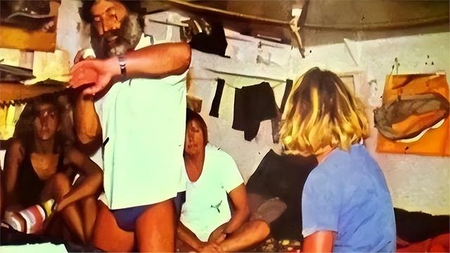 最邪恶的实验：6女4男船上共渡100天，失去法律约束，结果如何？-13.jpg