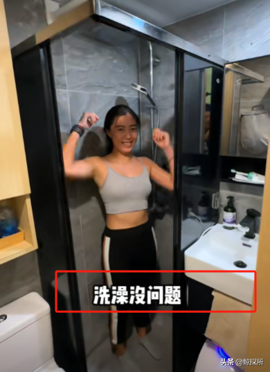 香港女子花400万买15平房子，晚上睡衣柜顶，客厅宽敞还有大阳台-9.jpg