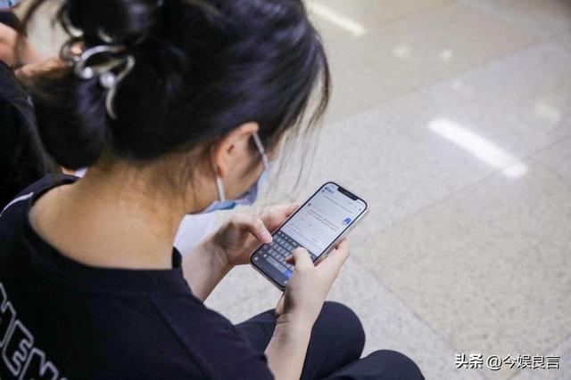 DeepSeek“受害者”出现：大量病人拿AI质疑医生，医生要被替代？-5.jpg