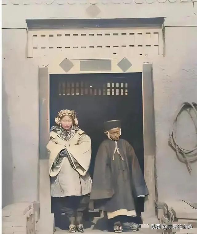 12张难得一见清末后宫妃嫔合照，青楼名妓真美，渔家女子很漂亮-6.jpg