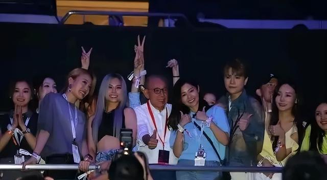 为啥评论区全是骂声？谢霆锋到底惹谁了！时隔20年再开演唱会-6.jpg