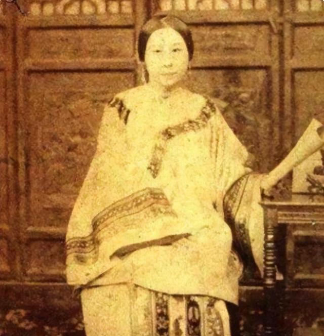 哥哥穷得娶不起，妹妹丑得嫁不出，两人凑合生下一儿子威震天下-10.jpg