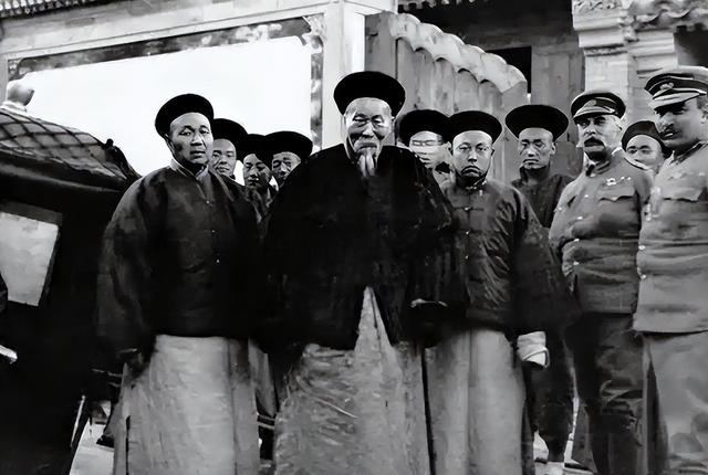 哥哥穷得娶不起，妹妹丑得嫁不出，两人凑合生下一儿子威震天下-15.jpg