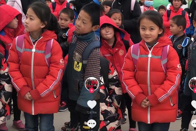 后不后悔？宁夏那个一笑成名拒绝百万签约的小女孩，现在成了这样-13.jpg