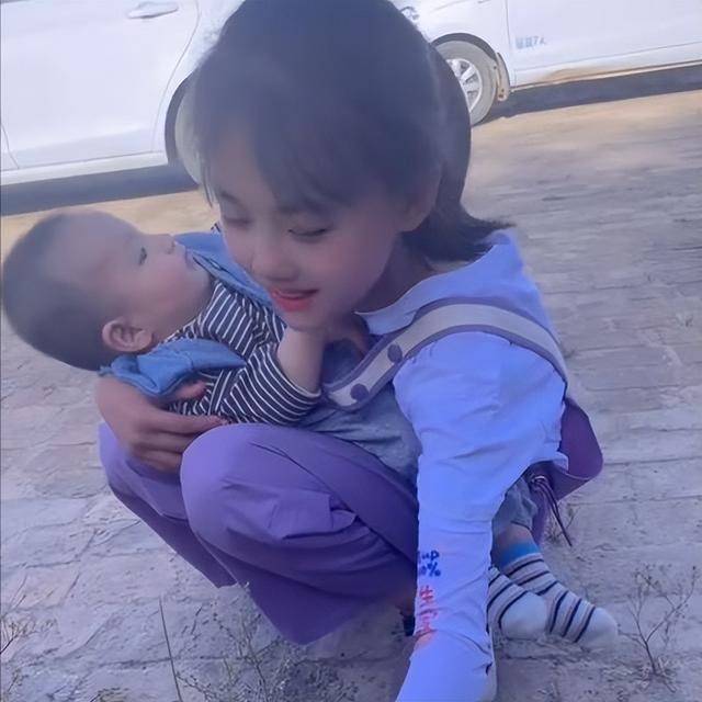 后不后悔？宁夏那个一笑成名拒绝百万签约的小女孩，现在成了这样-15.jpg