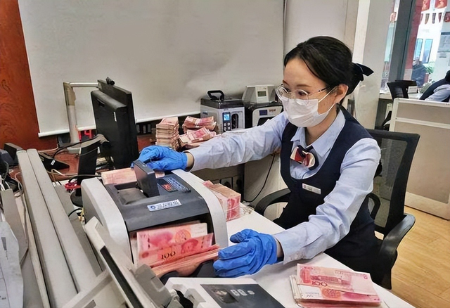中美日存款过百万人数断崖：美790万名，日399万名，中国差距太大-9.jpg