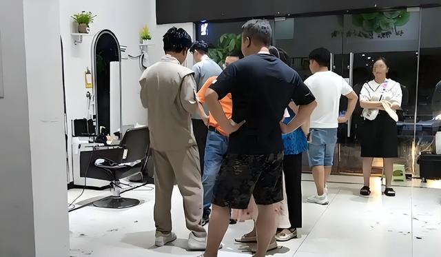 全国理发店陷入倒闭潮，不是没客人，而是自己把自己玩黄了！-14.jpg