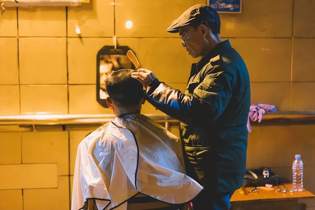 全国理发店陷入倒闭潮，不是没客人，而是自己把自己玩黄了！-22.jpg