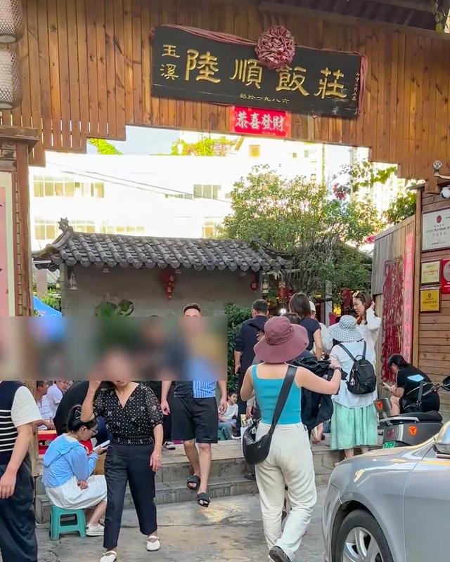昆明8家能征服米其林评委的小馆子，食材很恶心，味道很土匪-13.jpg