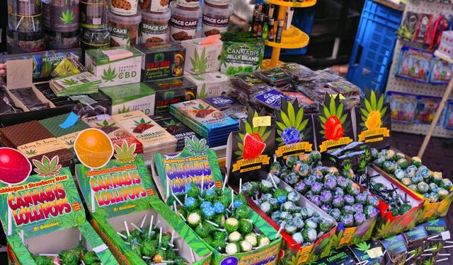 大麻合法、性交易开放，手握全球芯片命脉，这个国家颠覆你的认知-12.jpg