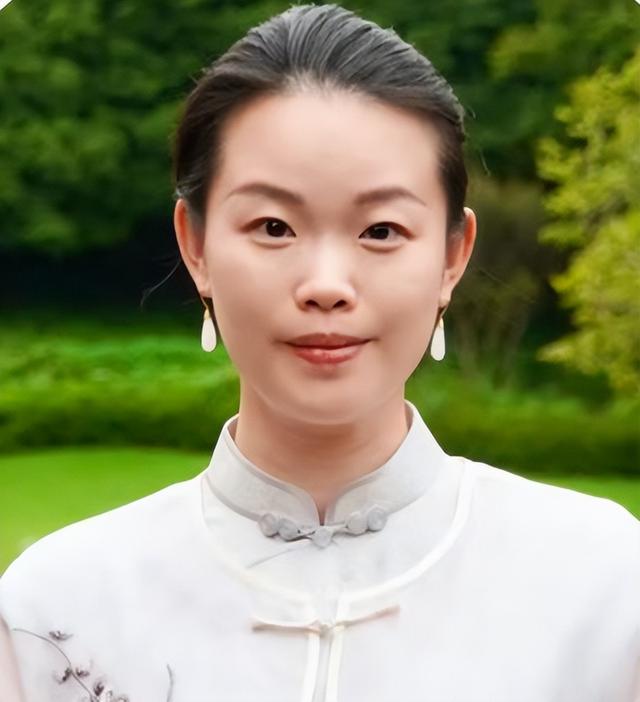 拔出萝卜带出泥，南博徐湖平暴雷，徐莺又被扒，冒充庞家后人11年-8.jpg