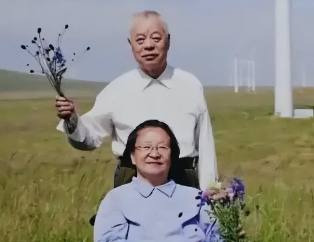 毛主席警卫员娶了主席最小女儿，婚后36年不离不弃，94岁走完一生-13.jpg